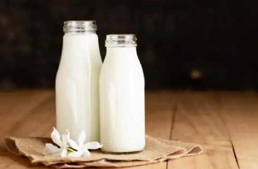 Health Benefits of Hot Milk : रात में गर्म दूध पीने से मिलते है जर्बदस्त फायदे, दांत सहित एनर्जी बढ़ाने है कारगर Health Benefits of Hot Milk : रात में गर्म दूध पीने से मिलते है जर्बदस्त फायदे, दांत सहित एनर्जी बढ़ाने है कारगर